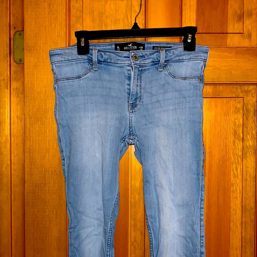 Hollister| LOW-RISE SUPER SKINNY JEANS